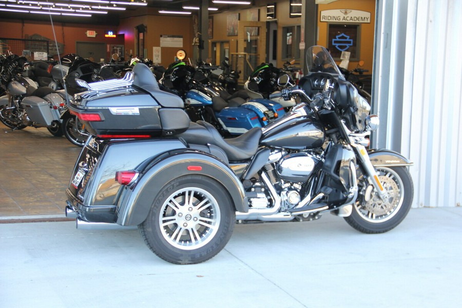 2018 Harley-Davidson Tri Glide Ultra Black Tempest