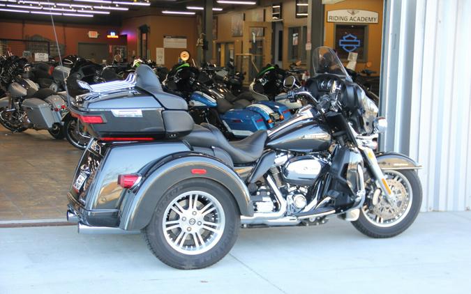 2018 Harley-Davidson Tri Glide Ultra Black Tempest