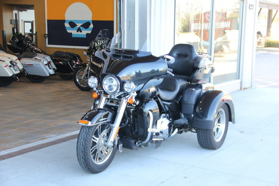 2018 Harley-Davidson Tri Glide Ultra Black Tempest