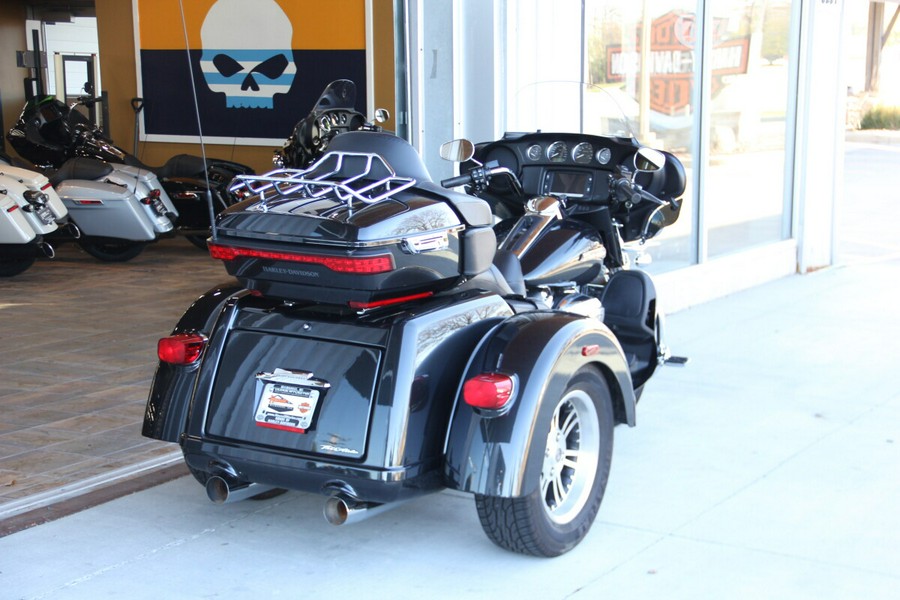 2018 Harley-Davidson Tri Glide Ultra Black Tempest