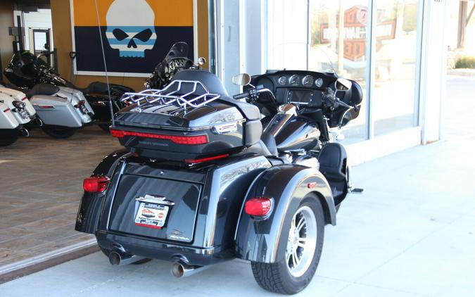 2018 Harley-Davidson Tri Glide Ultra Black Tempest