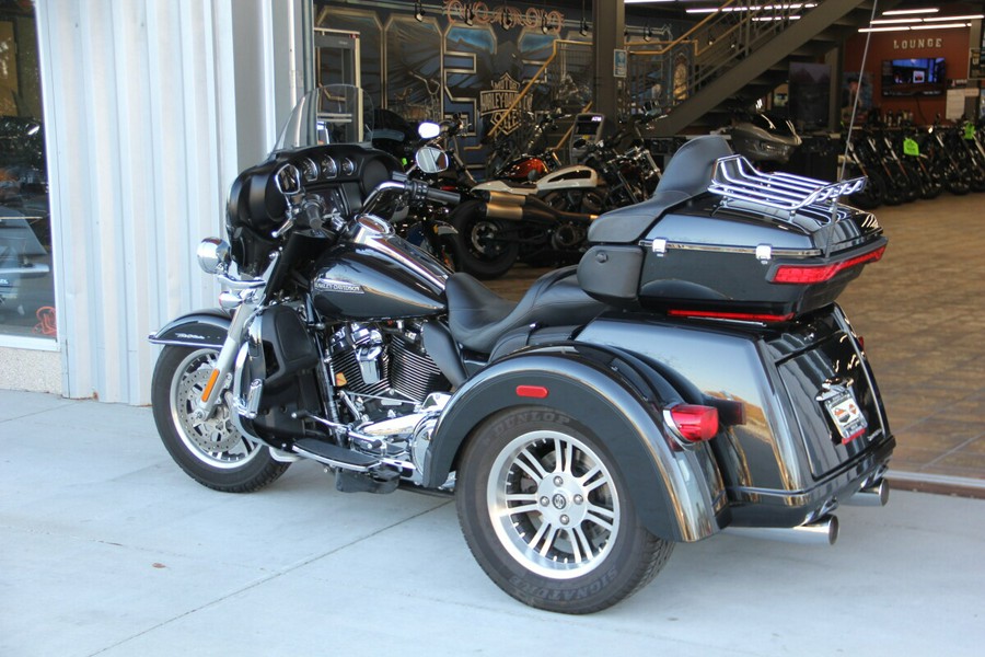 2018 Harley-Davidson Tri Glide Ultra Black Tempest