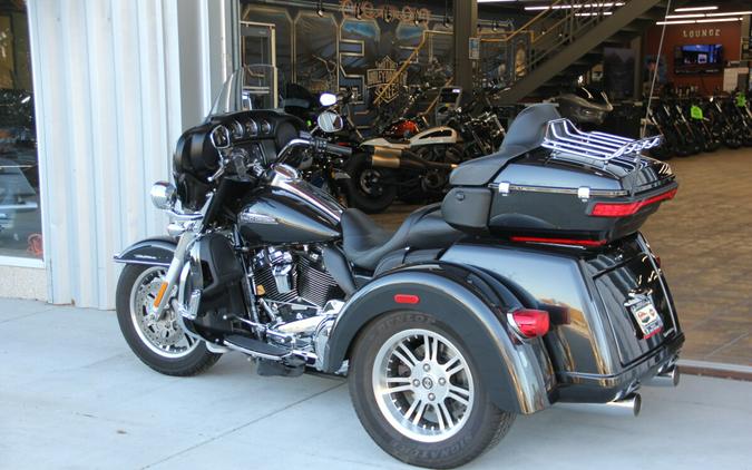 2018 Harley-Davidson Tri Glide Ultra Black Tempest