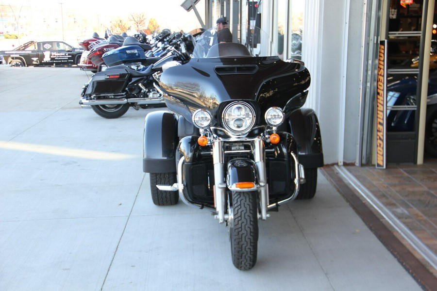 2018 Harley-Davidson Tri Glide Ultra Black Tempest