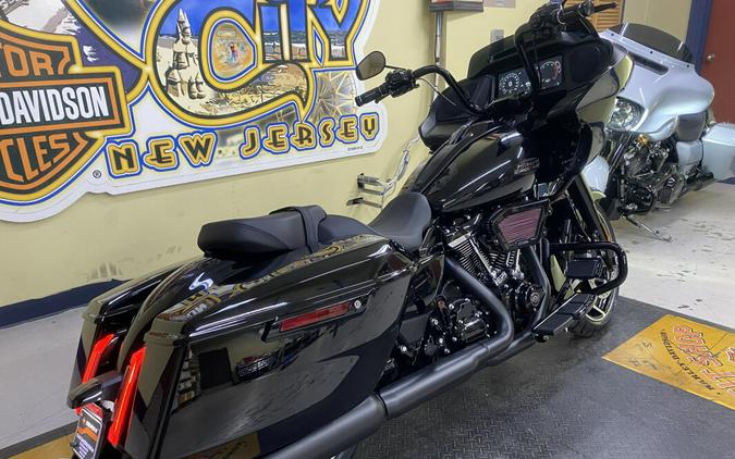 2024 Harley-Davidson Road Glide® Vivid Black - Black Finish