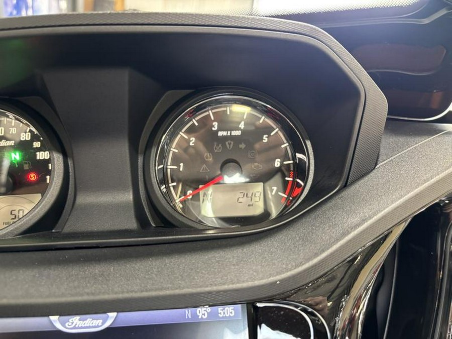 2022 Indian Motorcycle® Challenger® Limited Maroon Metallic