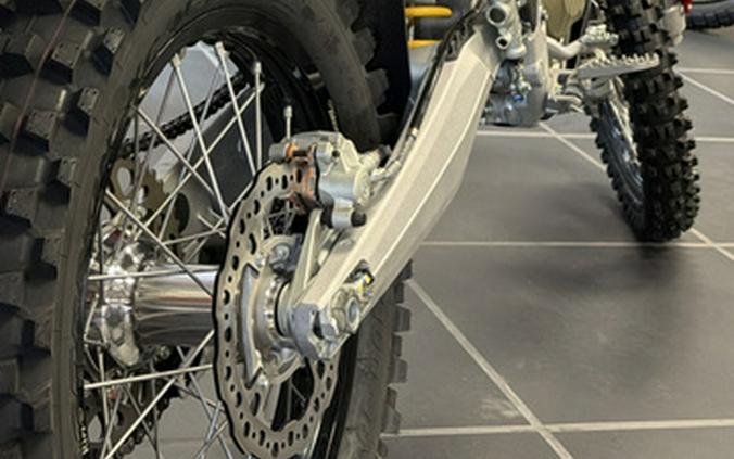 2026 Ducati Desmo450 EDX