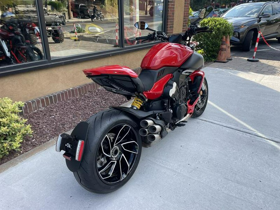 2023 Ducati Diavel V4 Ducati Red