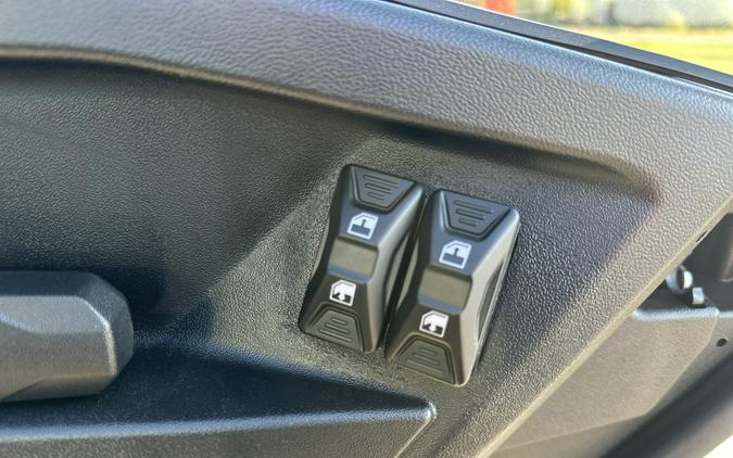 2026 Can-Am Defender Limited HD11