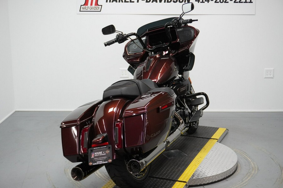 2024 Harley-Davidson® CVO™ Road Glide® Copperhead