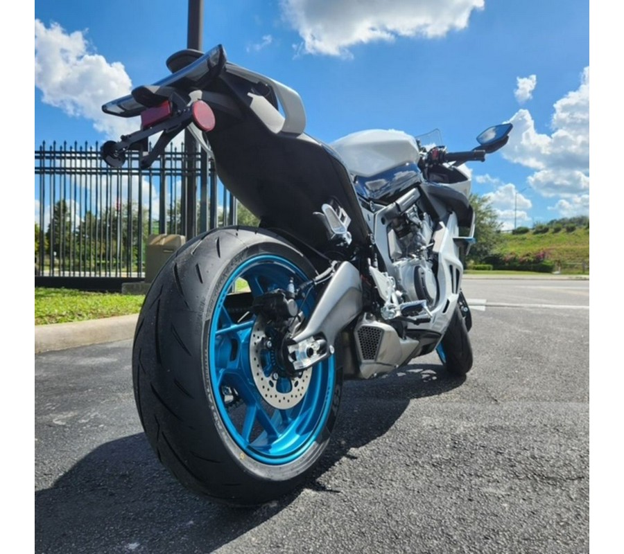 2026 CFMOTO 675SS NEBULA WHITE