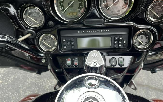 2011 Harley-Davidson CVO Ultra Classic Electra Glide FLHTCUSE8