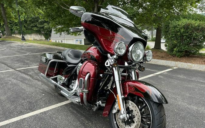 2011 Harley-Davidson FLHTCUSE6 - CVO Ultra Classic Electra Glide