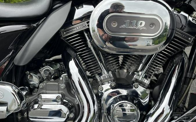 2011 Harley-Davidson FLHTCUSE6 - CVO Ultra Classic Electra Glide