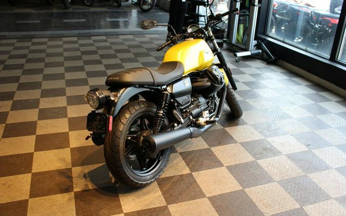 2022 Moto Guzzi V7 Stone E5