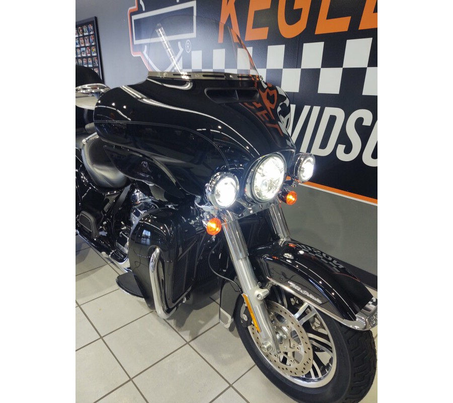 2020 Harley-Davidson® Tri Glide® Ultra Vivid Black