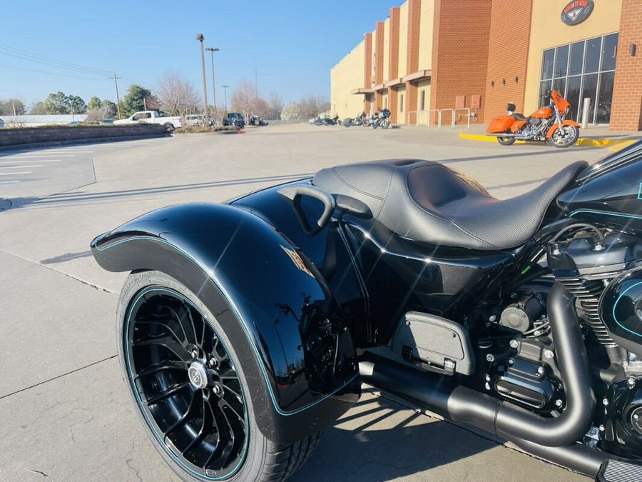 2023 Harley-Davidson Freewheeler FLRT w/ El Roy Pinstripes