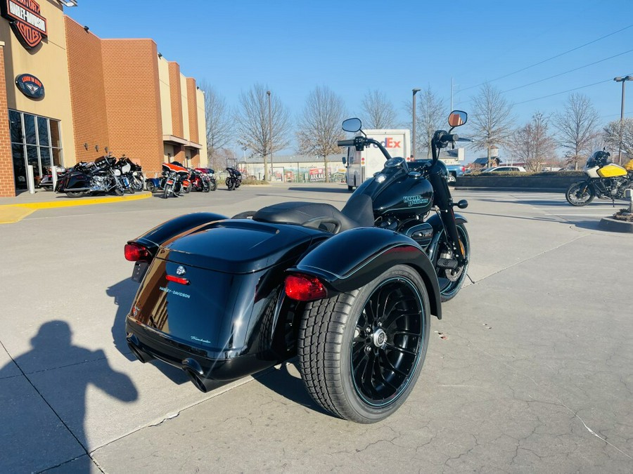 2023 Harley-Davidson Freewheeler FLRT w/ El Roy Pinstripes