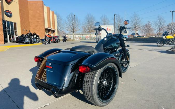 2023 Harley-Davidson Freewheeler FLRT w/ El Roy Pinstripes