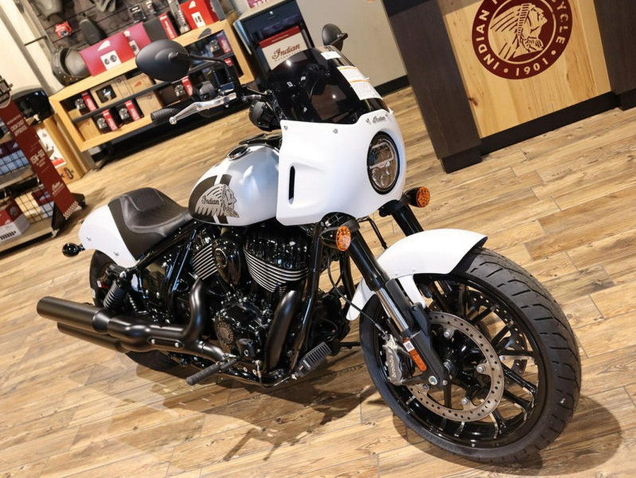 2024 Indian Motorcycle® Sport Chief Ghost White Metallic Smoke