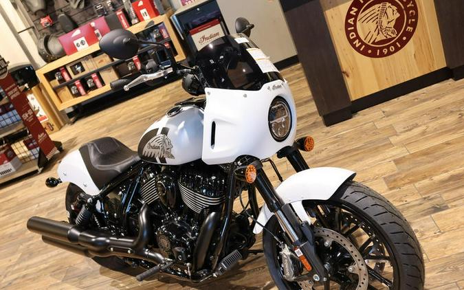 2024 Indian Motorcycle® Sport Chief Ghost White Metallic Smoke