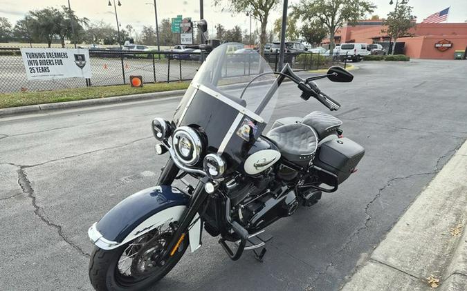 2019 Harley-Davidson Softail FLHC - Heritage Classic