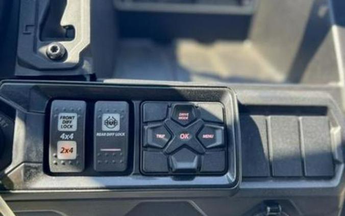 2025 Can-Am® Defender MAX Lone Star HD10