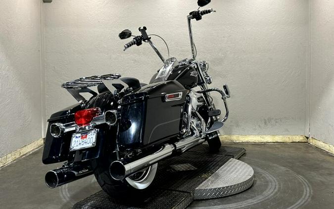 Harley-Davidson® Road King® 2014 FLHR 614965B BLACK W/ PINSTRIPE