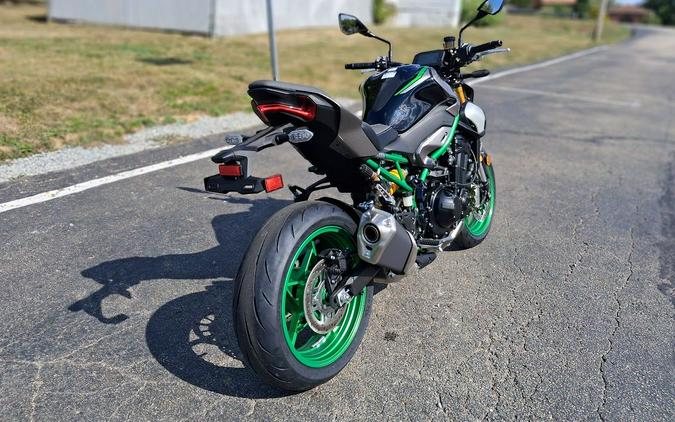 2025 Kawasaki Z900 SE ABS