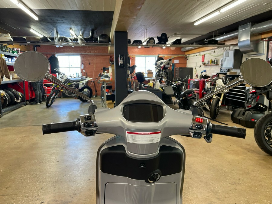 2025 Vespa Primavera 150 Tech