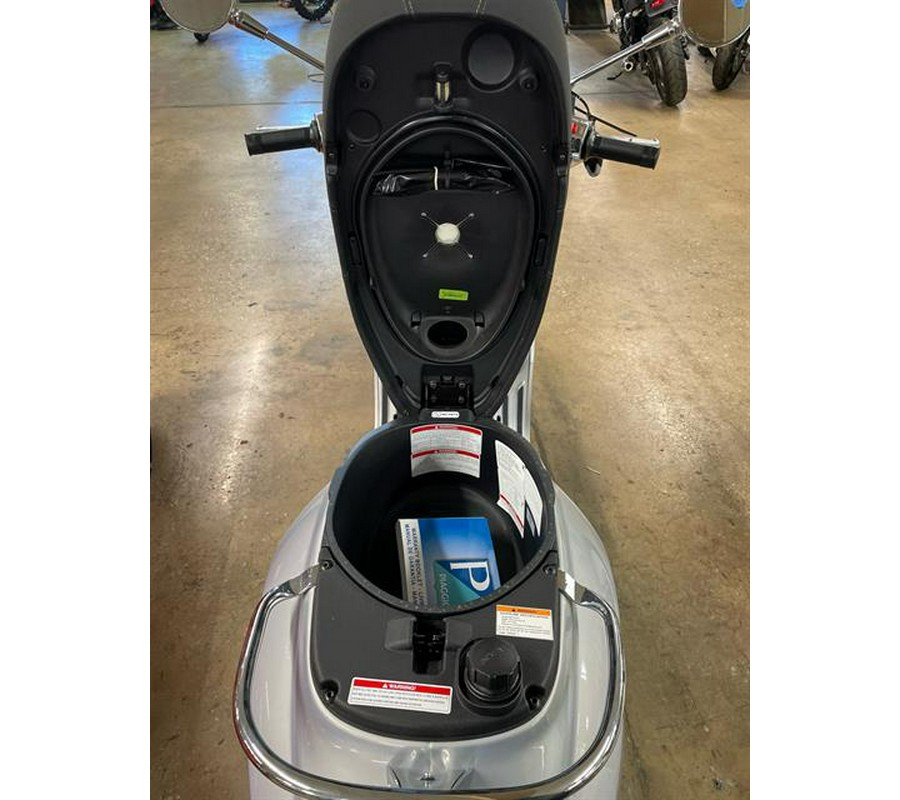 2025 Vespa Primavera 150 Tech
