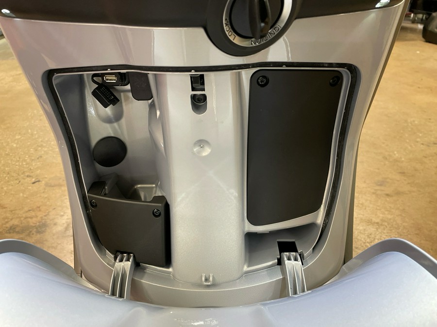 2025 Vespa Primavera 150 Tech
