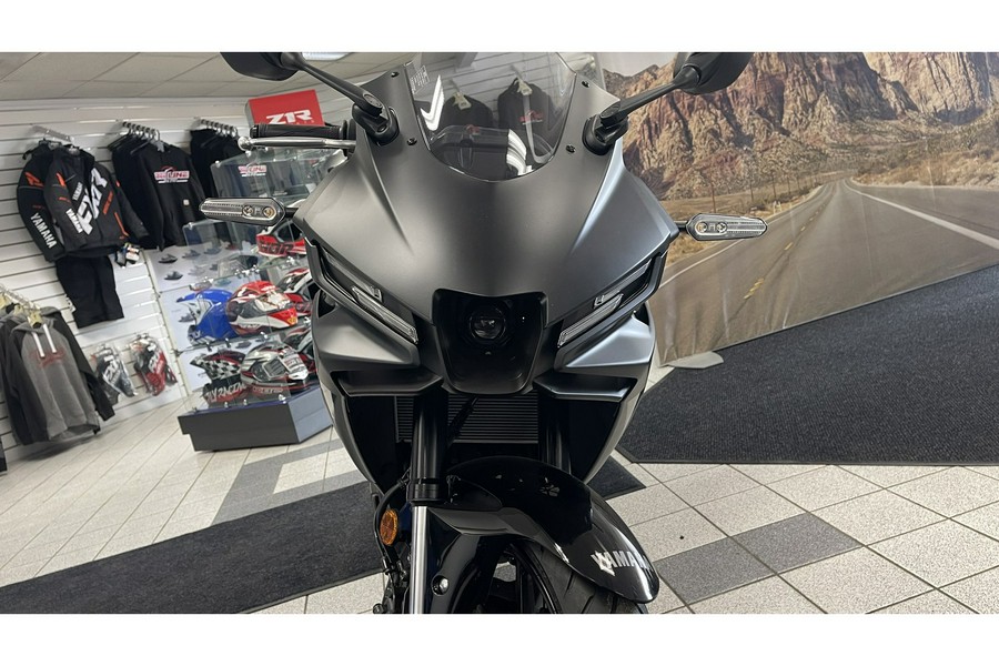 2025 Yamaha YZF-R3 ABS