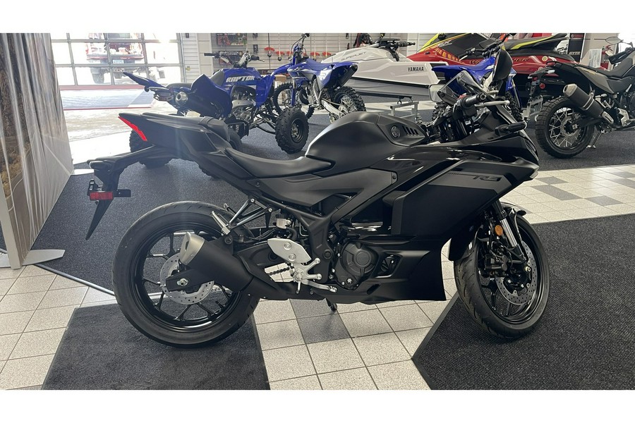 2025 Yamaha YZF-R3 ABS
