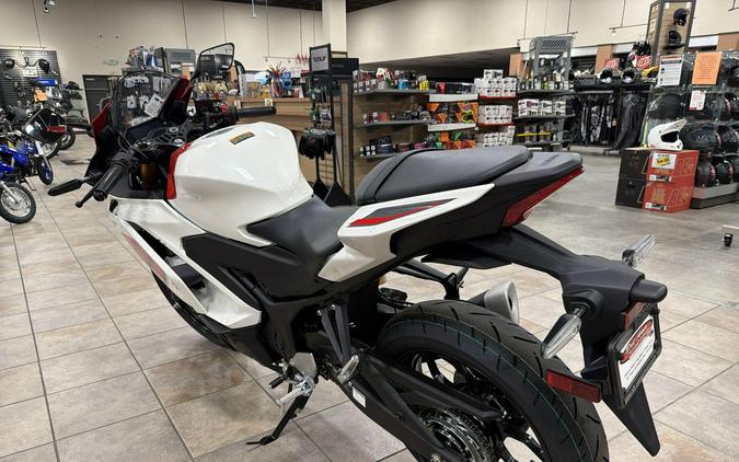 2026 Yamaha YZF-R3 ABS CA 70TH ANNIVERSARY EDITION