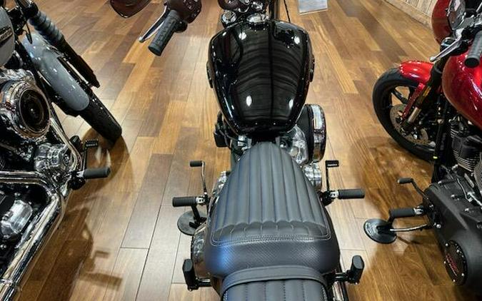 2026 Harley-Davidson Street Bob Vivid Black Chrome Cast Wheels | New Cruiser Motorcycle