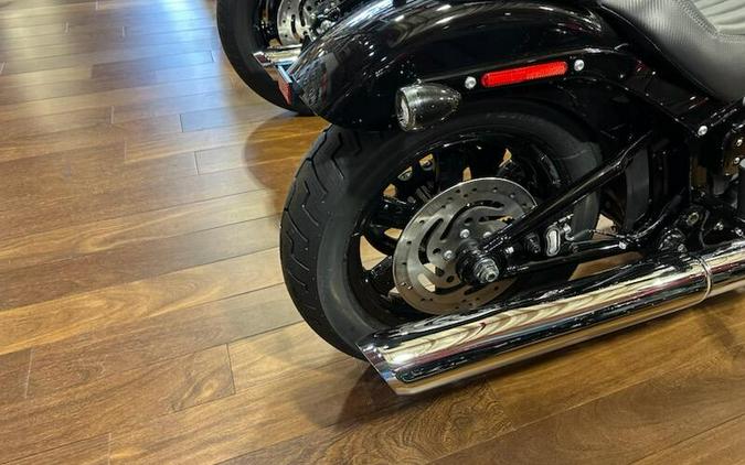 2026 Harley-Davidson Street Bob Vivid Black Chrome Cast Wheels | New Cruiser Motorcycle