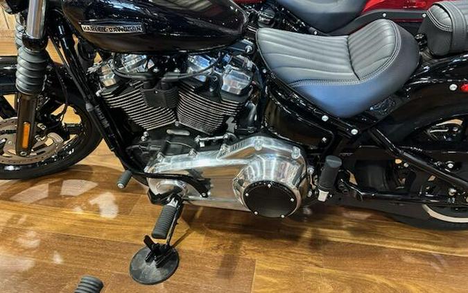 2026 Harley-Davidson Street Bob Vivid Black Chrome Cast Wheels | New Cruiser Motorcycle