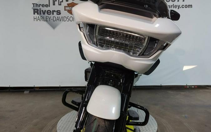 2024 Harley-Davidson® Road Glide® White Onyx Pearl – Black Finish