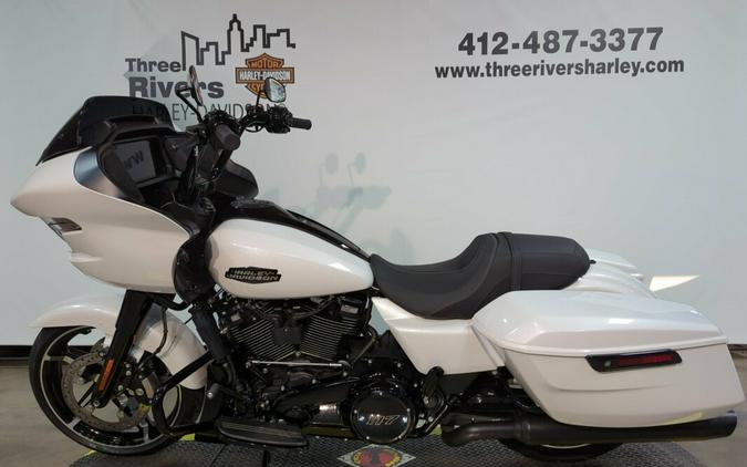 2024 Harley-Davidson® Road Glide® White Onyx Pearl – Black Finish