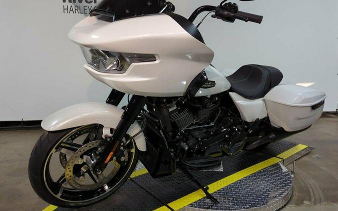 2024 Harley-Davidson® Road Glide® White Onyx Pearl – Black Finish