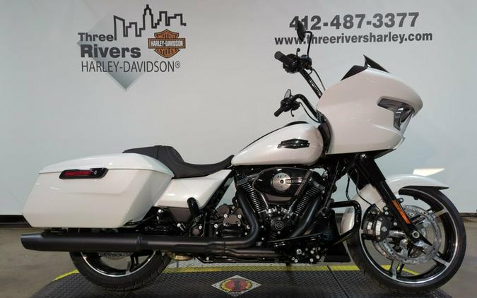 2024 Harley-Davidson® Road Glide® White Onyx Pearl – Black Finish