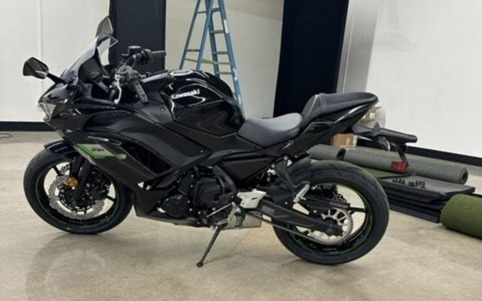 2025 Kawasaki Ninja® 500 KRT Edition SE ABS