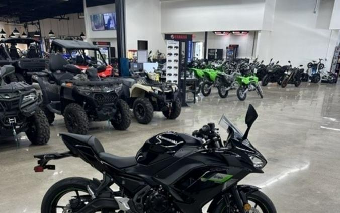 2025 Kawasaki Ninja® 500 KRT Edition SE ABS