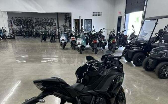 2025 Kawasaki Ninja® 500 KRT Edition SE ABS