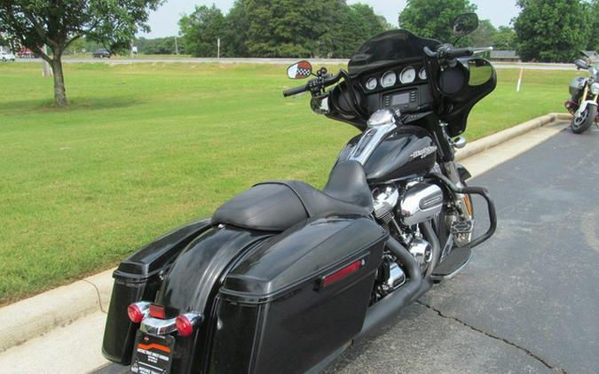 2017 Harley-Davidson FLHX - Street Glide