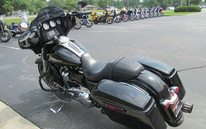 2017 Harley-Davidson FLHX - Street Glide