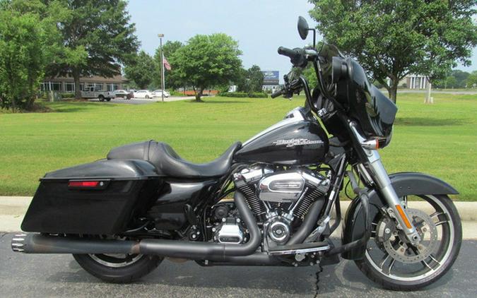 2017 Harley-Davidson FLHX - Street Glide