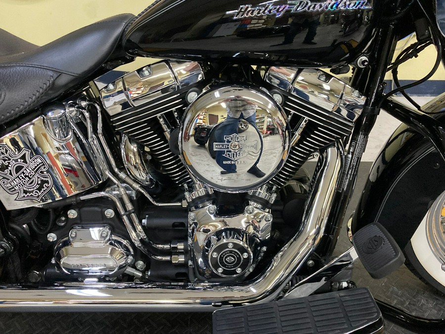 2017 Harley-Davidson® Softail® Deluxe Vivid Black FLSTN