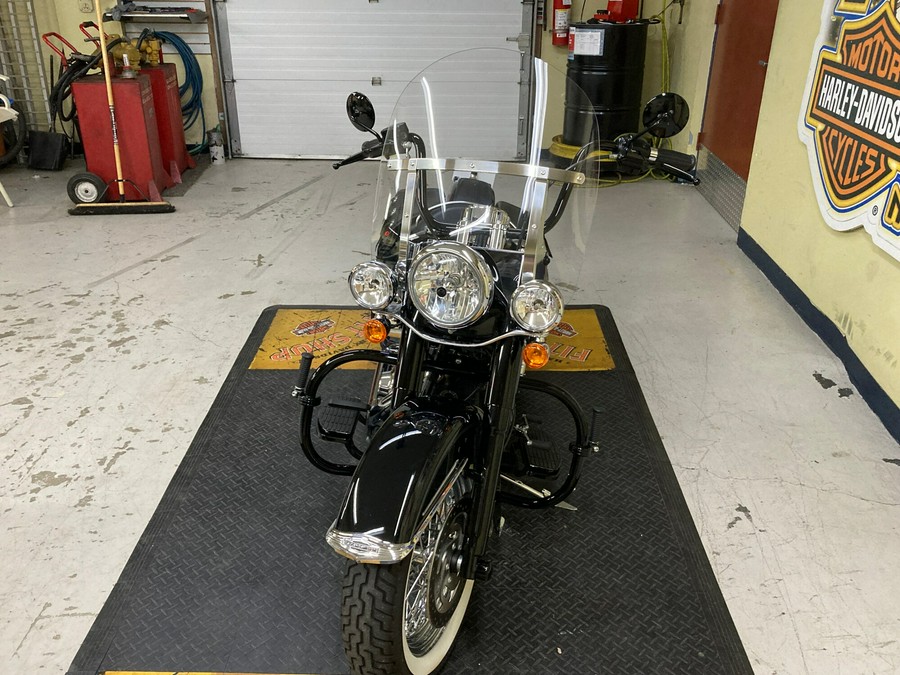2017 Harley-Davidson® Softail® Deluxe Vivid Black FLSTN